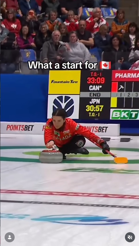 日本戦でプレーするカナダのケリー・エイナーソン（WORLD CURLINGのインスタグラムから）