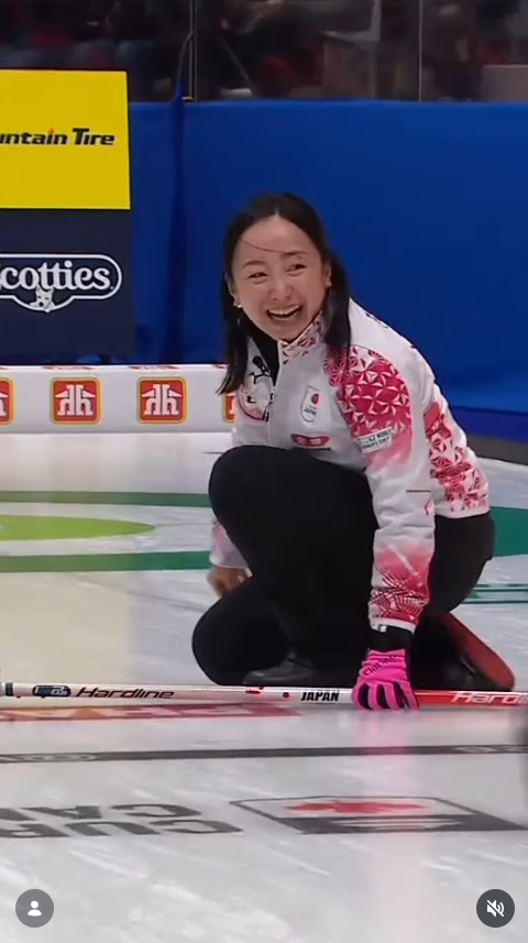“くるくるショット”その７（WORLD CURLINGのインスタグラムから）