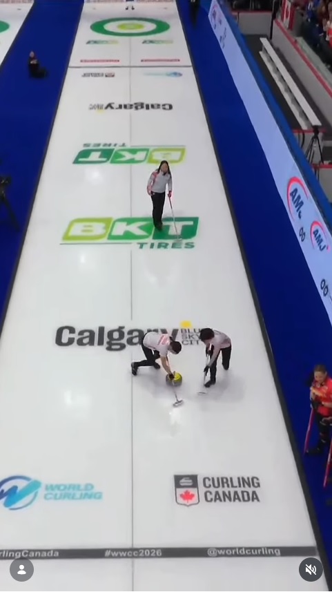 “くるくるショット”その８（WORLD CURLINGのインスタグラムから）