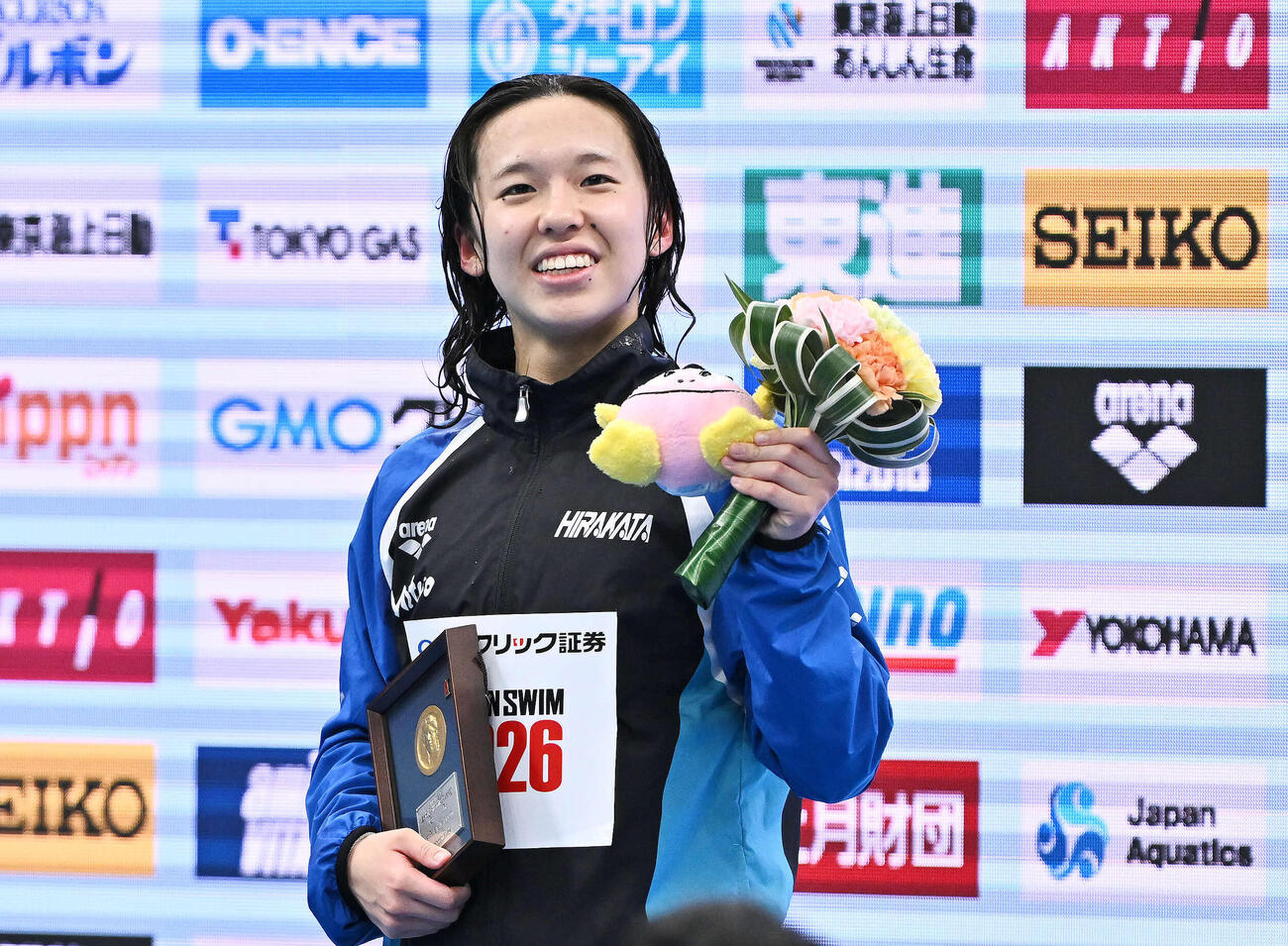 女子800メートル自由形で日本新記録で優勝し笑顔の梶本一（撮影・滝沢徹郎）