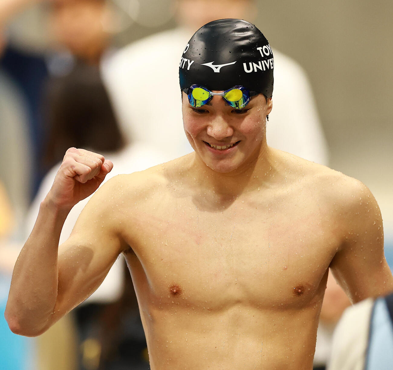 男子200メートルバタフライで優勝し喜ぶ松下（撮影・野上伸悟）
