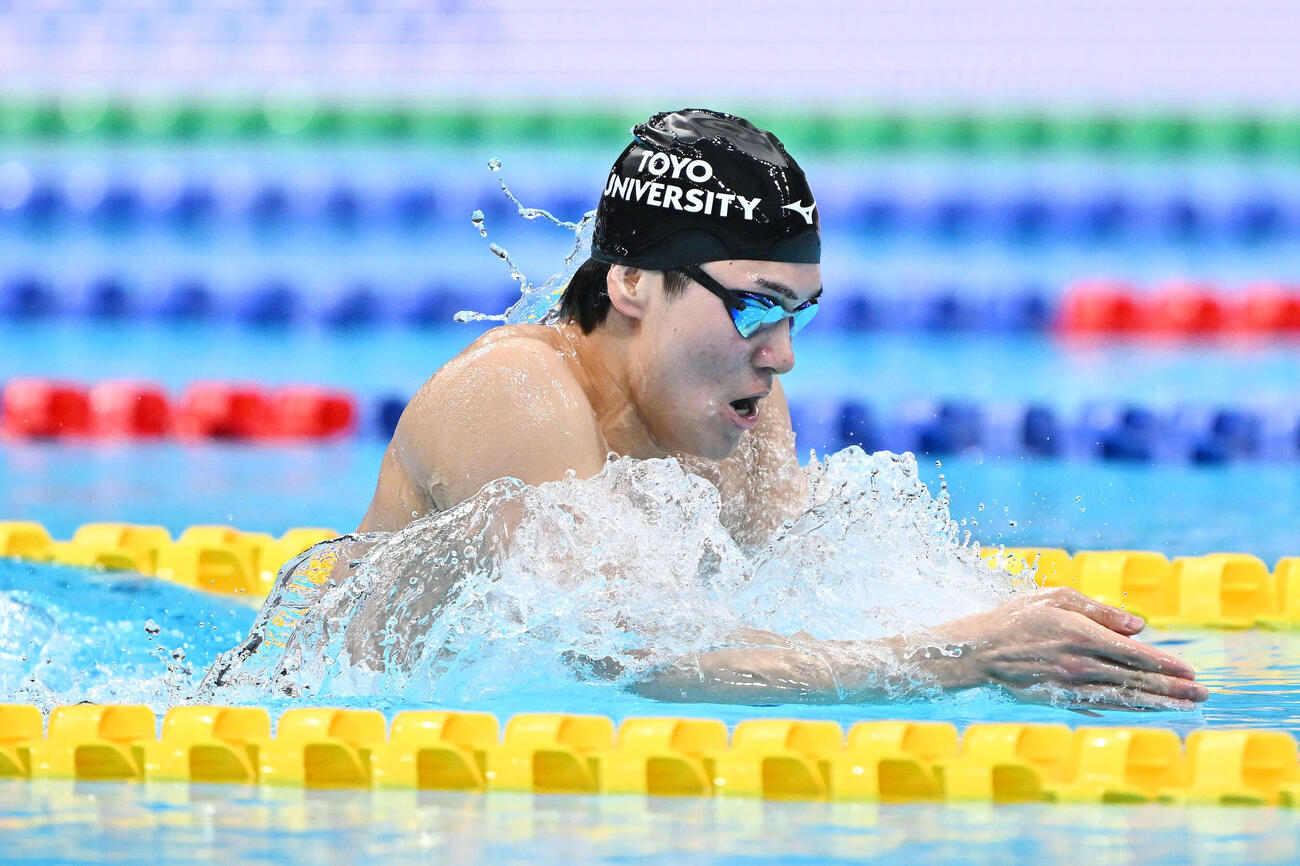 男子400メートル個人メドレー予選で力泳する松下（撮影・滝沢徹郎）