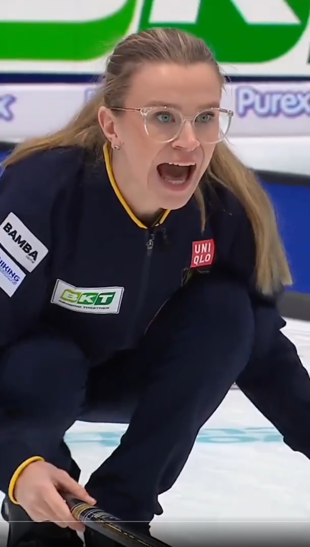 大量5得点を決めた第8Eのスウェーデン・スキップの一投（WORLD CURLINGのインスタグラムから）