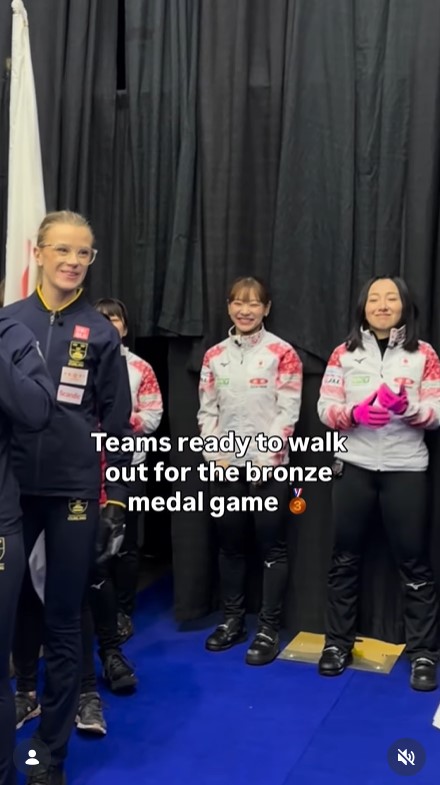 3位決定戦に臨む日本代表ロコ・ソラーレ（WORLD CURLINGのインスタグラムから）