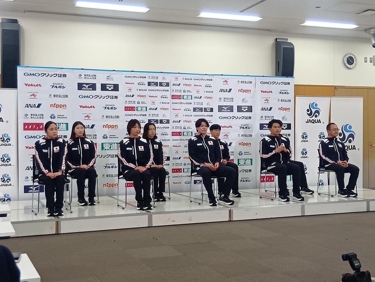 競泳の日本代表発表会見に登壇した日本代表の選手（撮影・泉光太郎）