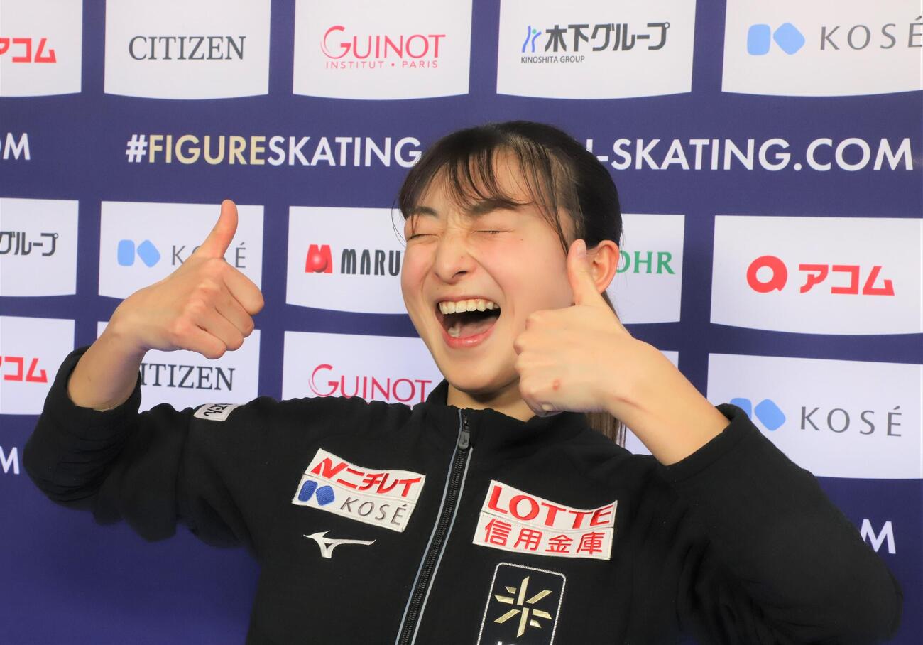 世界選手権公式練習後にとびきりの笑顔を見せる坂本（撮影・藤塚大輔）