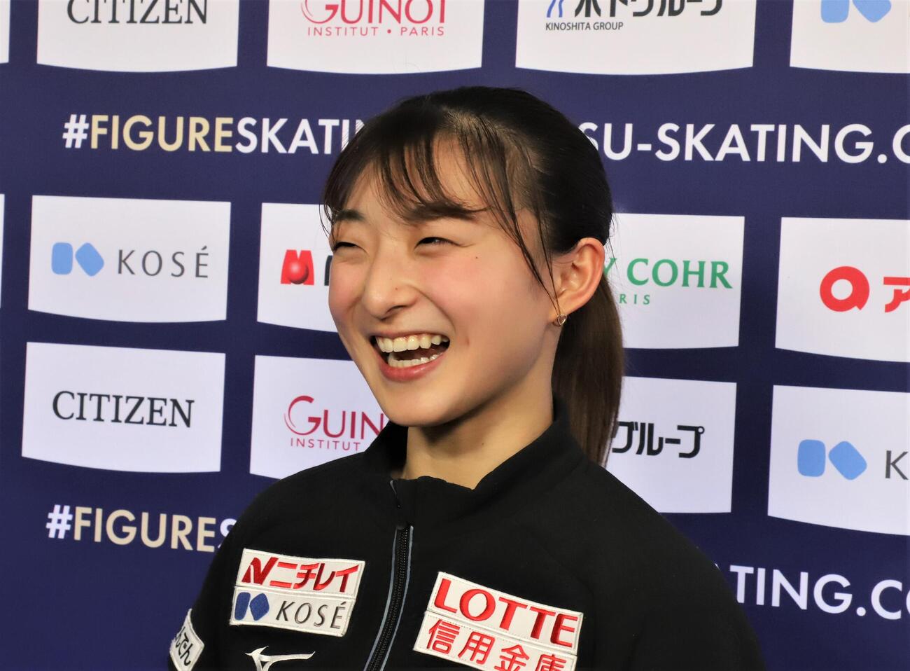 世界選手権公式練習後に笑顔を見せる坂本（撮影・藤塚大輔）