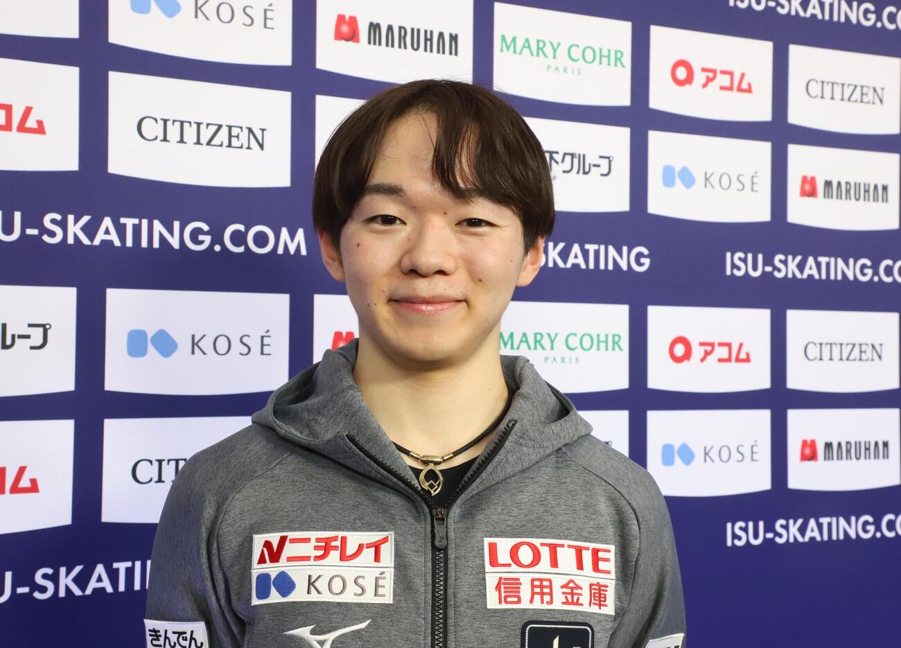 世界選手権公式練習後に取材に応じた鍵山（撮影・藤塚大輔）