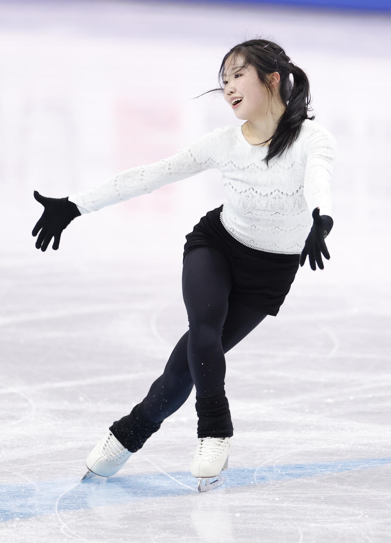 公式練習で調整する中井亜美（共同）
