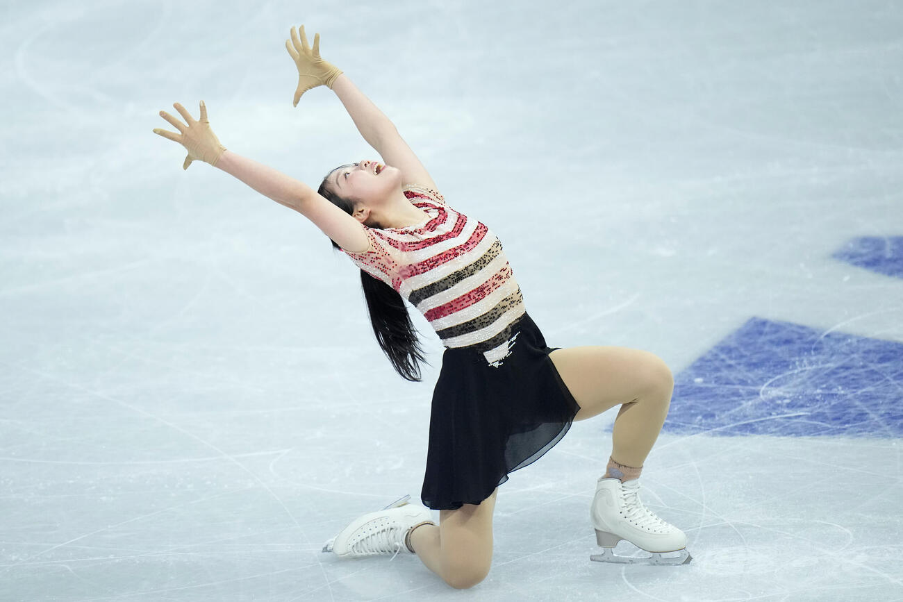 演技する中井亜美（AP）