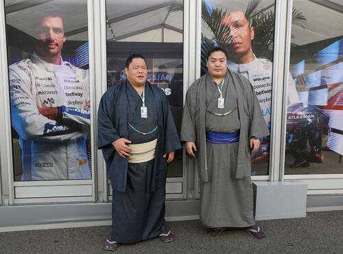 F1日本GPのウィリアムズのホスピタリティーブースを訪問した大栄翔と一山本（撮影・宮崎幸一）