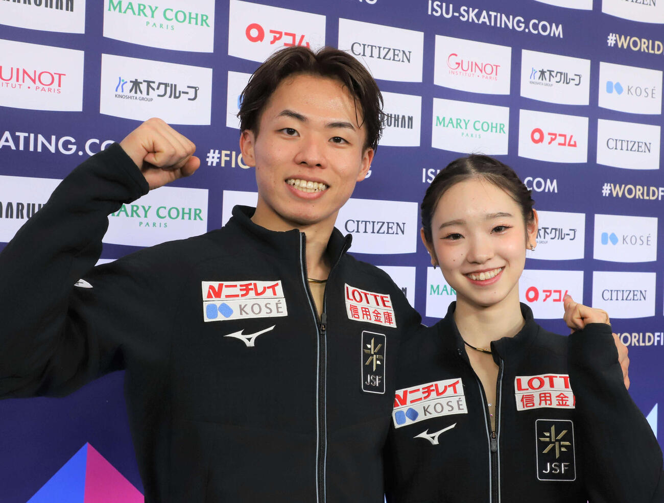 世界選手権ペア・フリー後に笑顔を見せる長岡柚奈、森口澄士組（撮影・藤塚大輔）