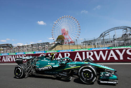 FP1に出走したアストンマーティンホンダのクロフォードは、後輪の前に空力測定器を装着する（撮影・宮崎幸一）