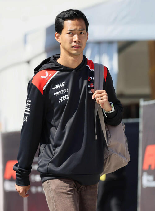 サーキット入りするハースF1の平川亮（（撮影・宮崎幸一）