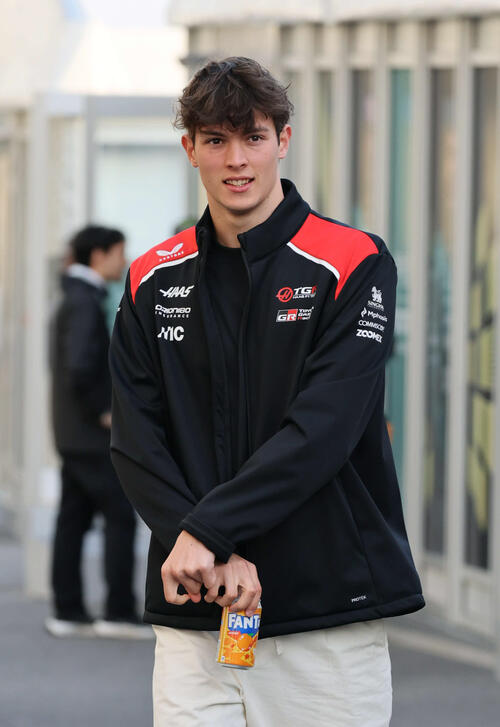 サーキット入りするハースF1のベアマン（撮影・宮崎幸一）