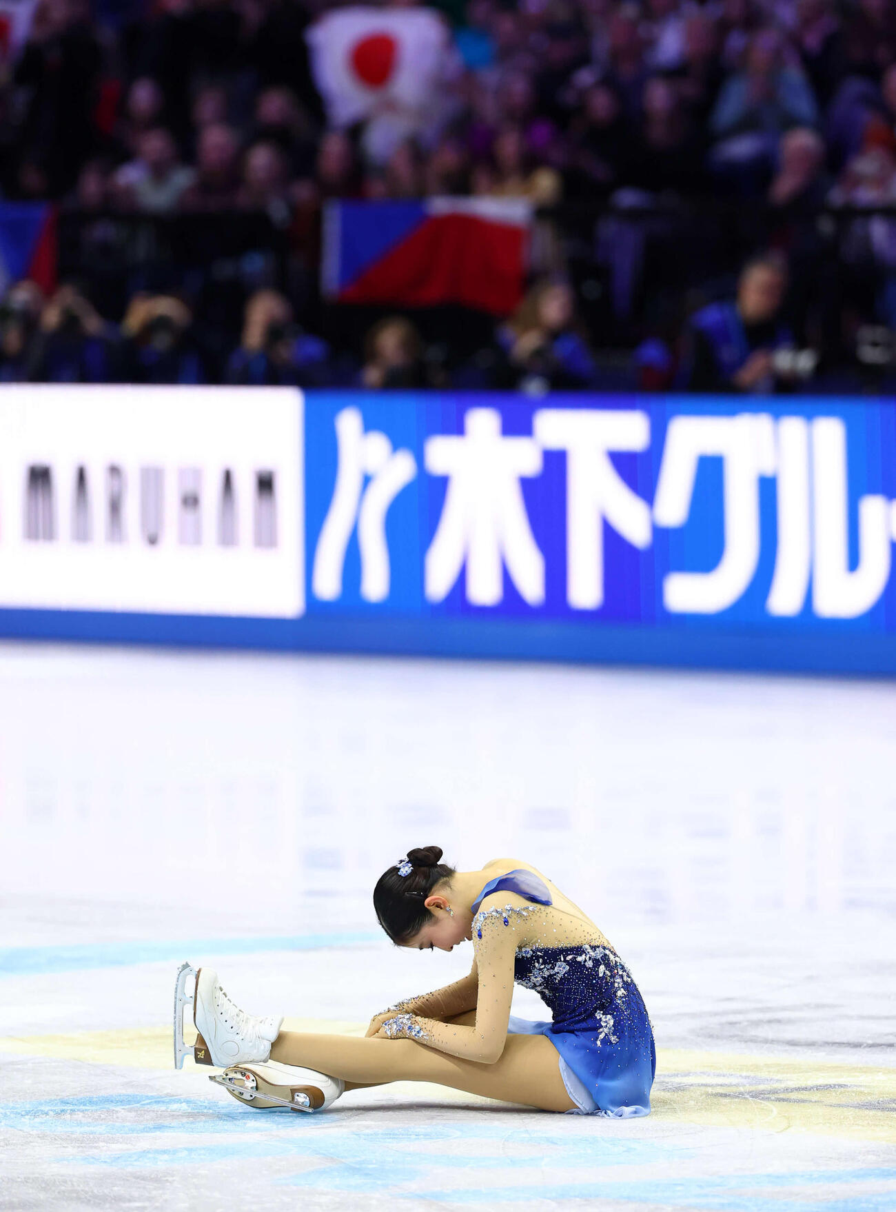フィギュア世界選手権　女子フリーの演技を終えてリンクに座り込む千葉百音（撮影・PNP）