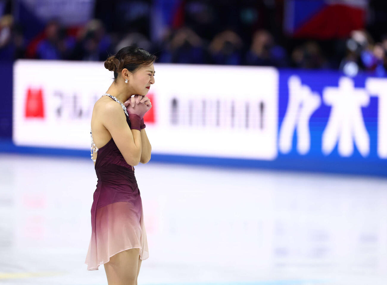 フィギュア世界選手権　今大会限りで現役引退の坂本花織は女子フリーの演技を終えると感極まり涙する（撮影・PNP）