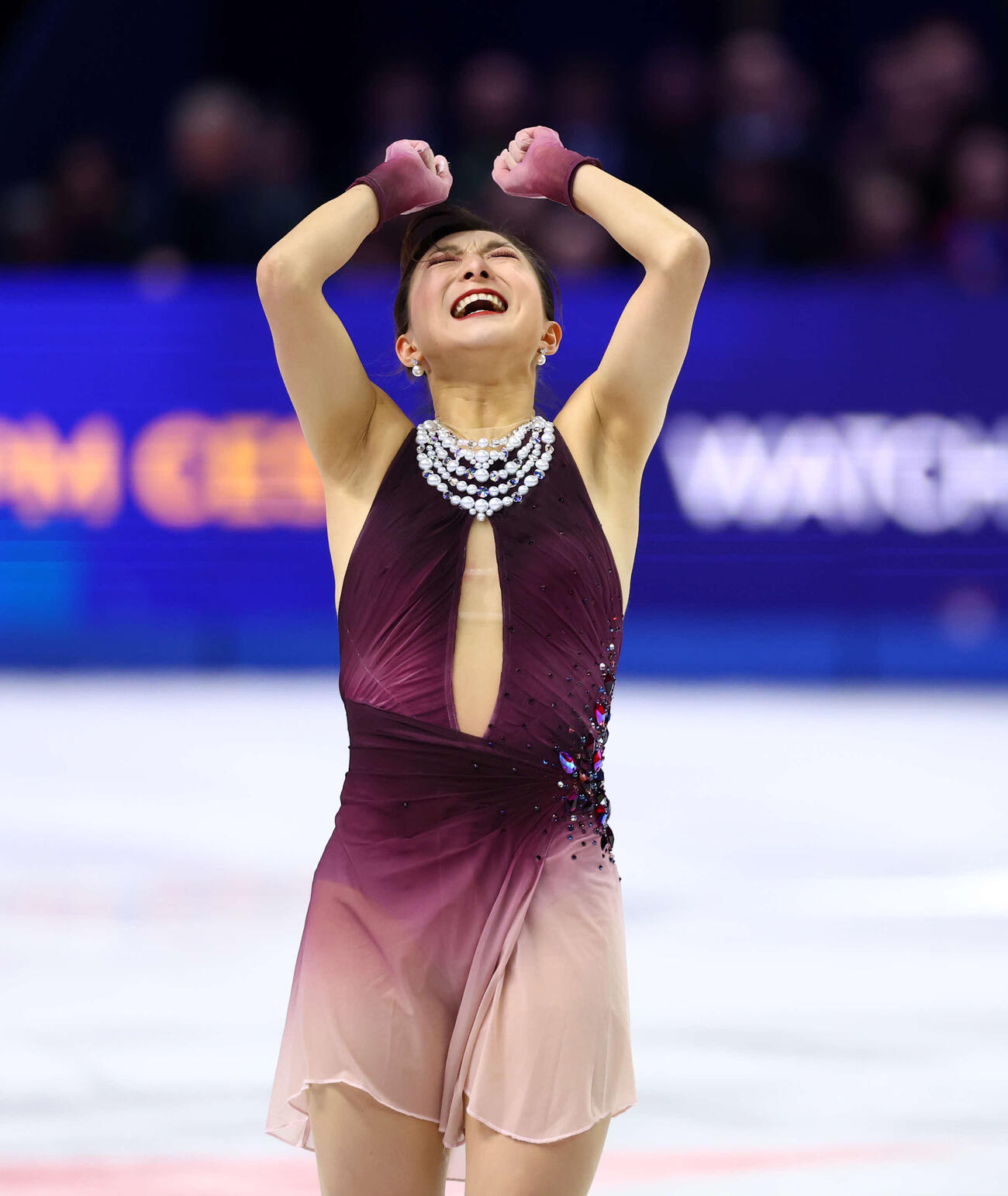 フィギュア世界選手権　今大会限りで現役引退の坂本花織は女子フリーの演技を終えると感極まった表情を浮かべる（撮影・PNP）