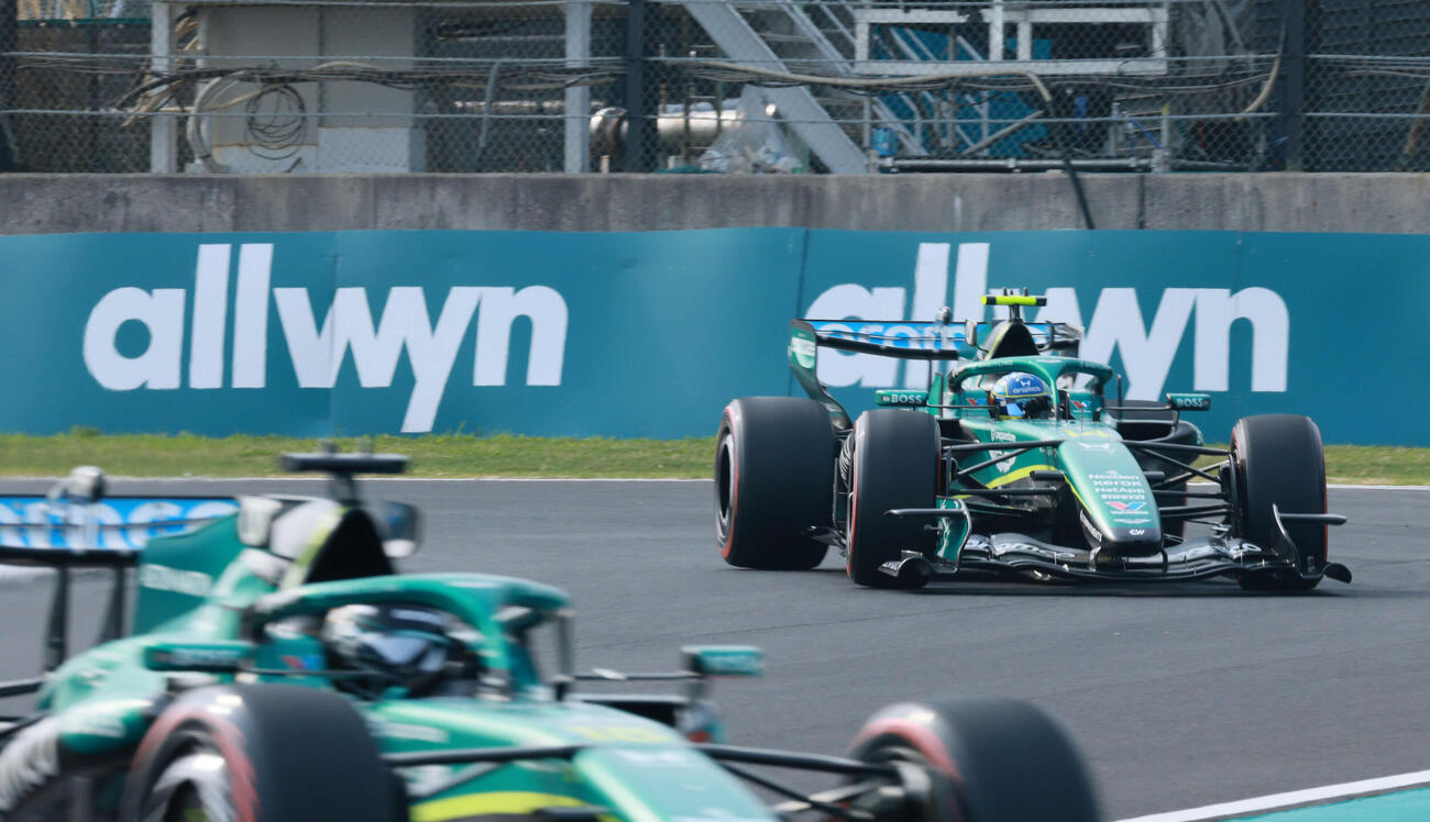 Q1敗退で予選21番手となったアストンマーティンホンダのアロンソ。手前は22番手となった同ストロール（撮影・宮崎幸一）