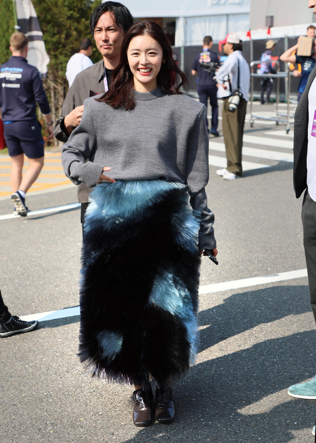 鈴鹿サーキットのパドックに姿を見せた女優・モデルの古畑星夏（撮影・宮崎幸一）