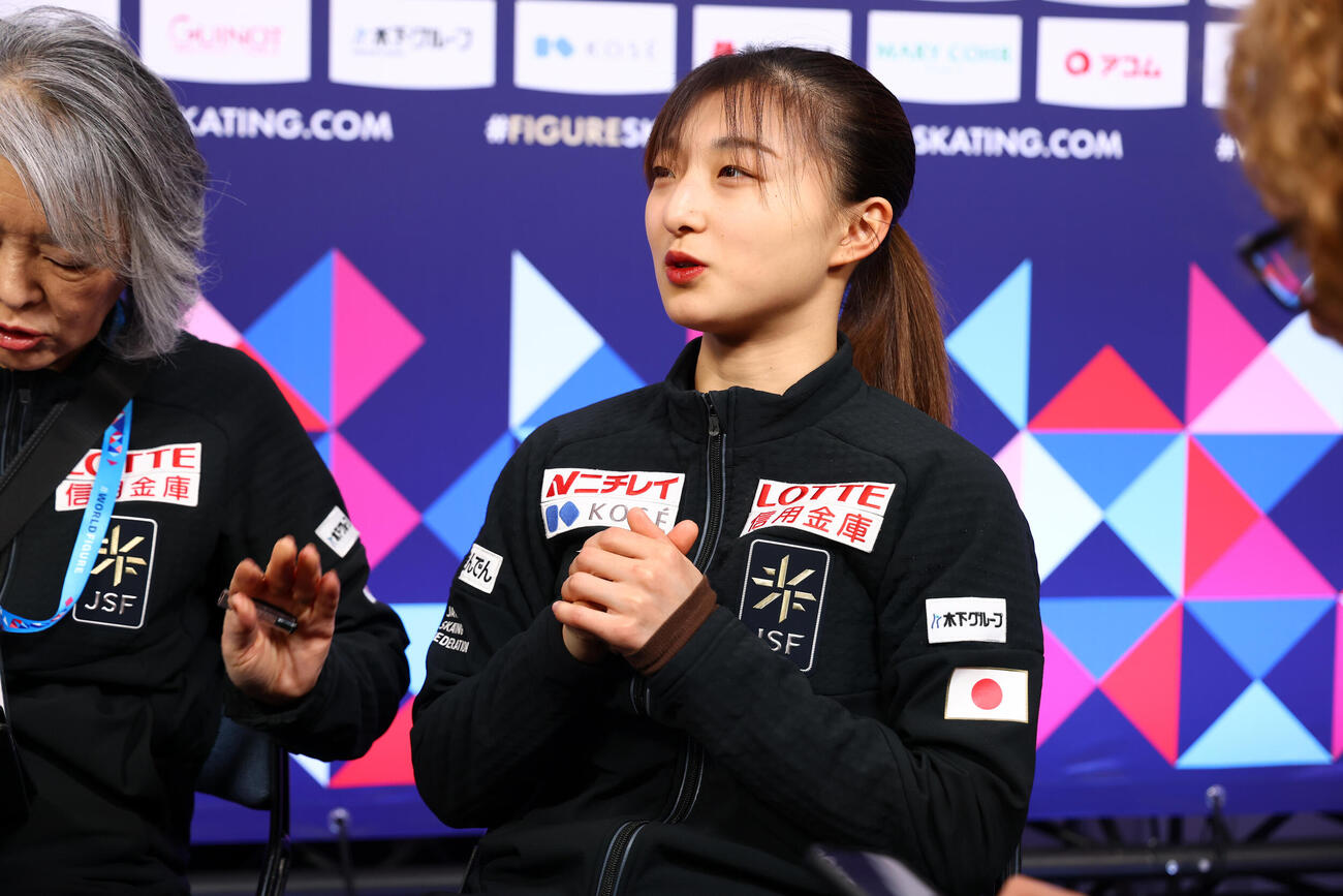 フィギュアスケート世界選手権　取材に応じる坂本花織（撮影・PNP）