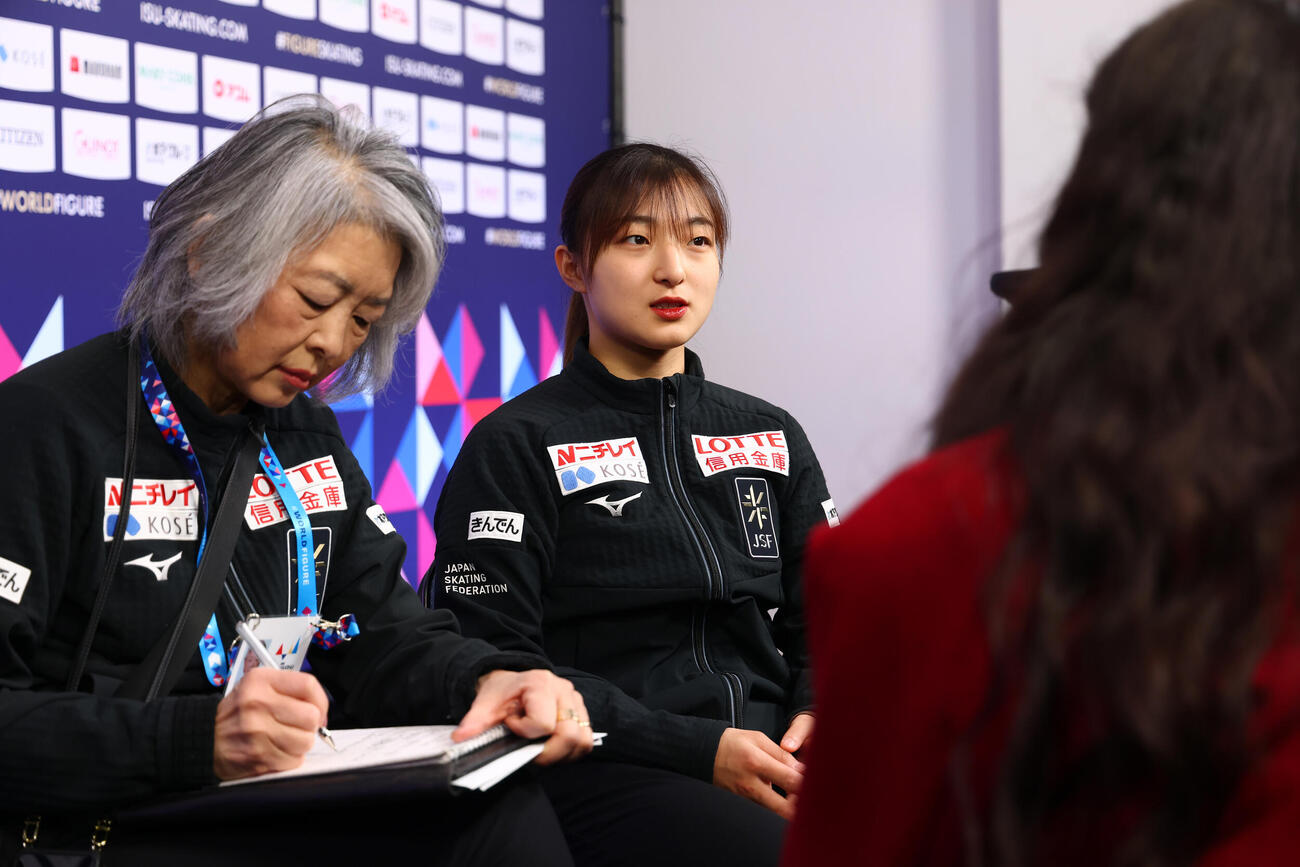 フィギュアスケート世界選手権　取材に応じる坂本花織（撮影・PNP）