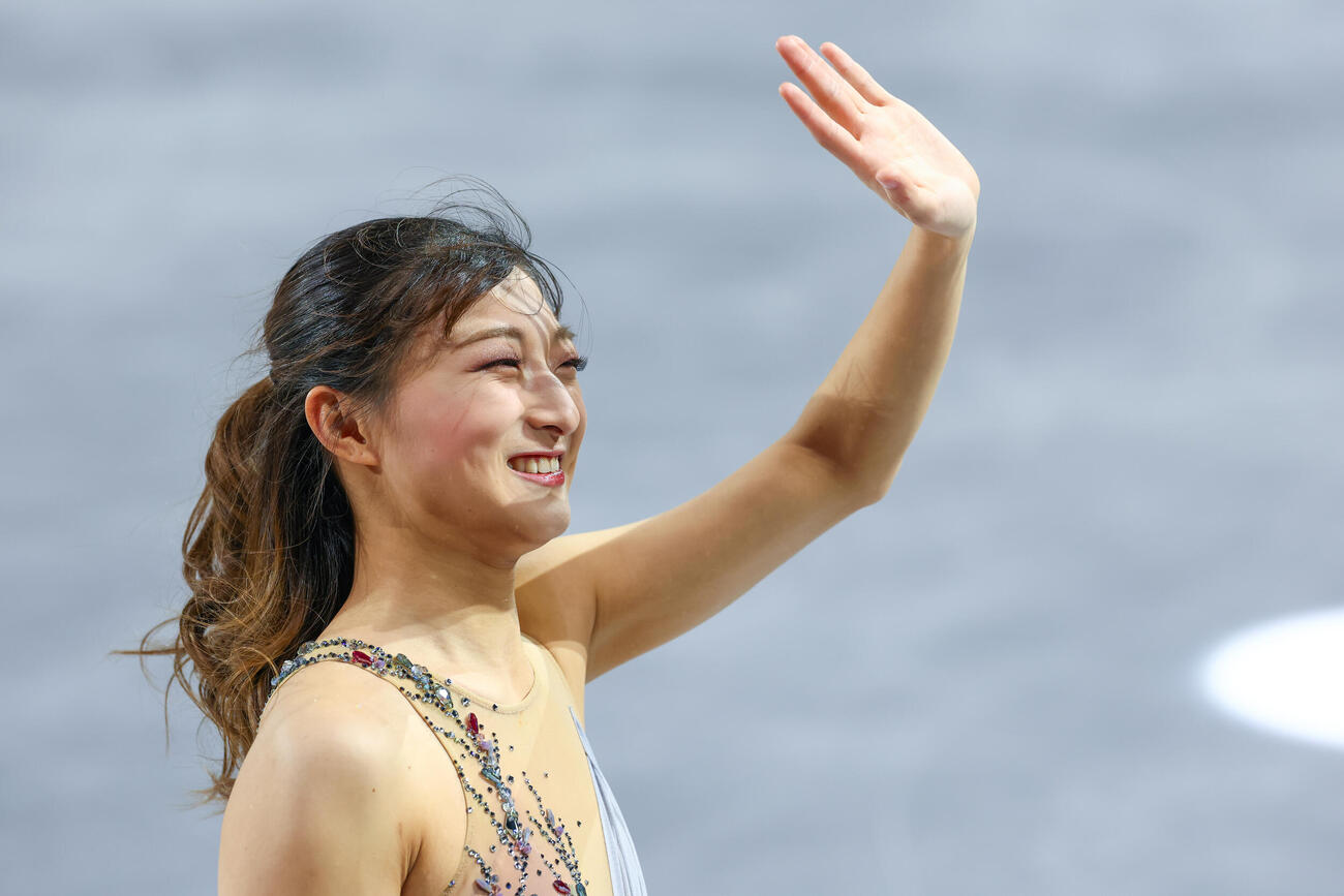 エキシビションで手を振る坂本花織（撮影・PNP）
