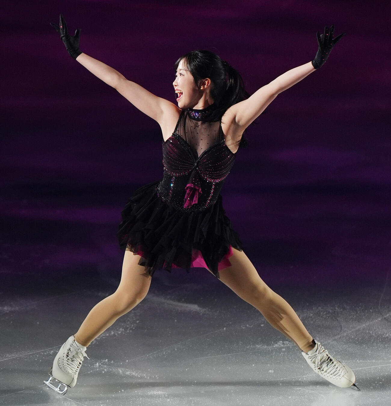 演技を披露する中井亜美（撮影・清水貴仁）