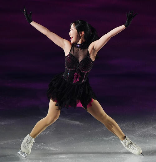 演技を披露する中井亜美（撮影・清水貴仁）