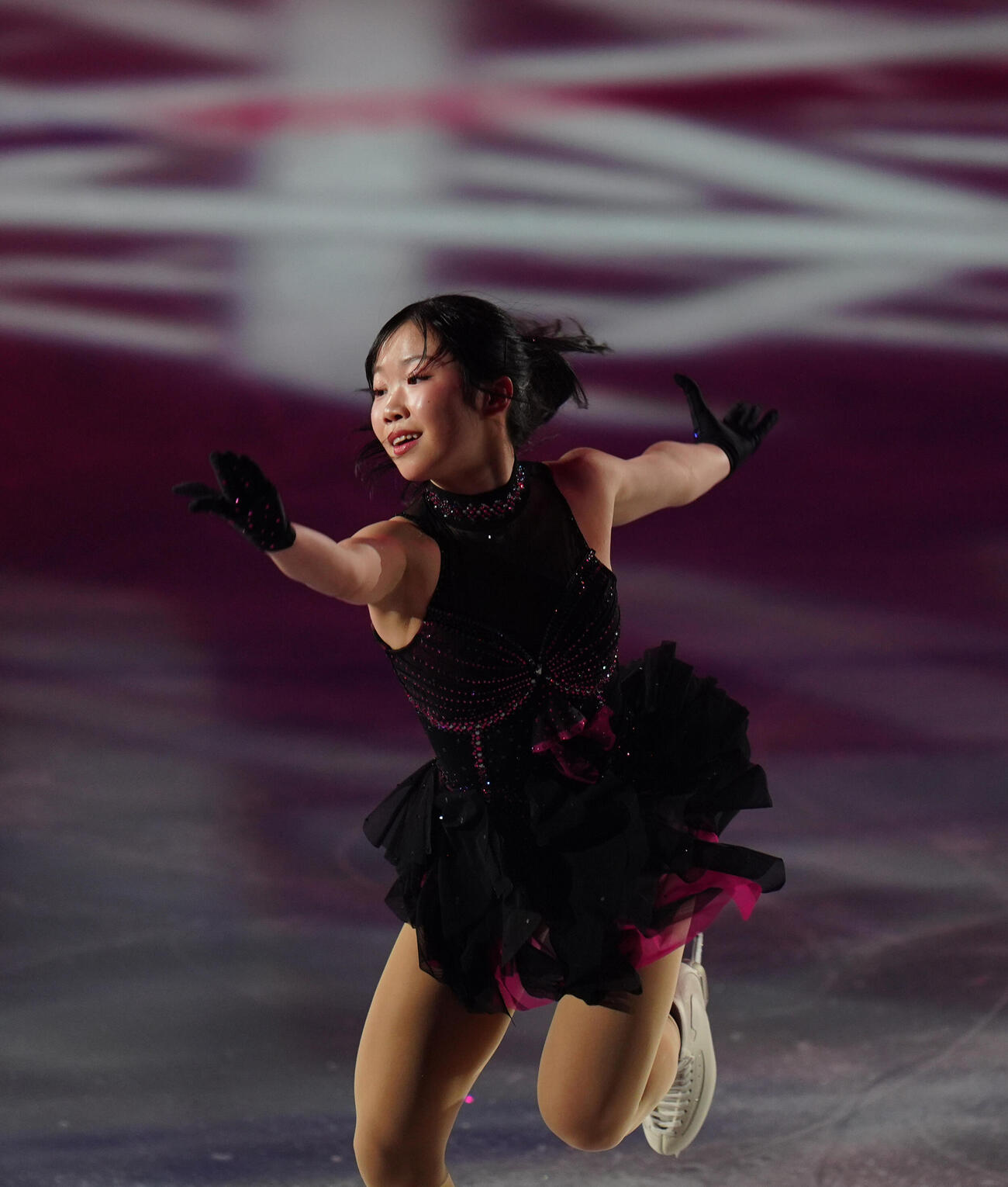 演技を披露する中井亜美（撮影・清水貴仁）