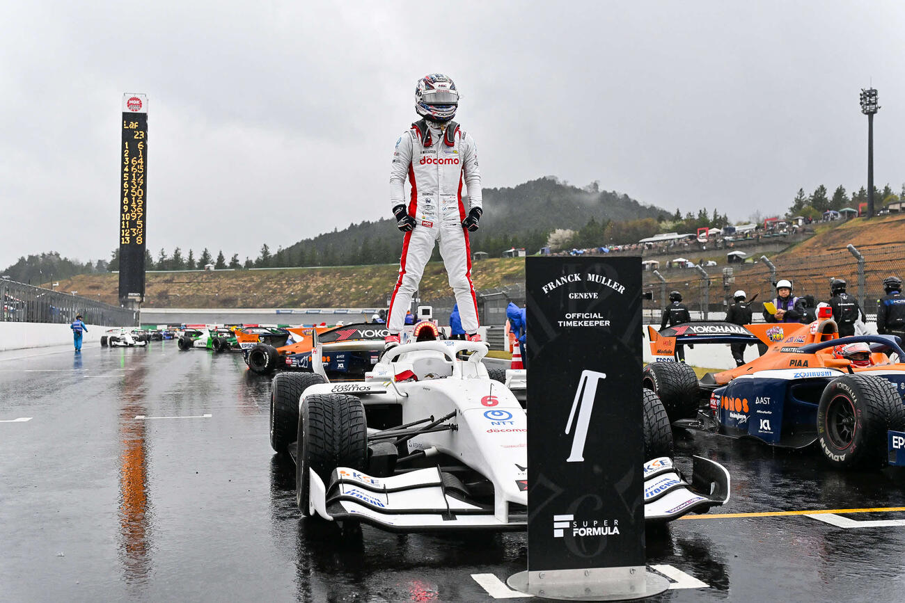 スーパーフォーミュラ開幕戦で優勝したDOCOMO TEAM DANDELION RACINGの太田格之進（JRP提供）