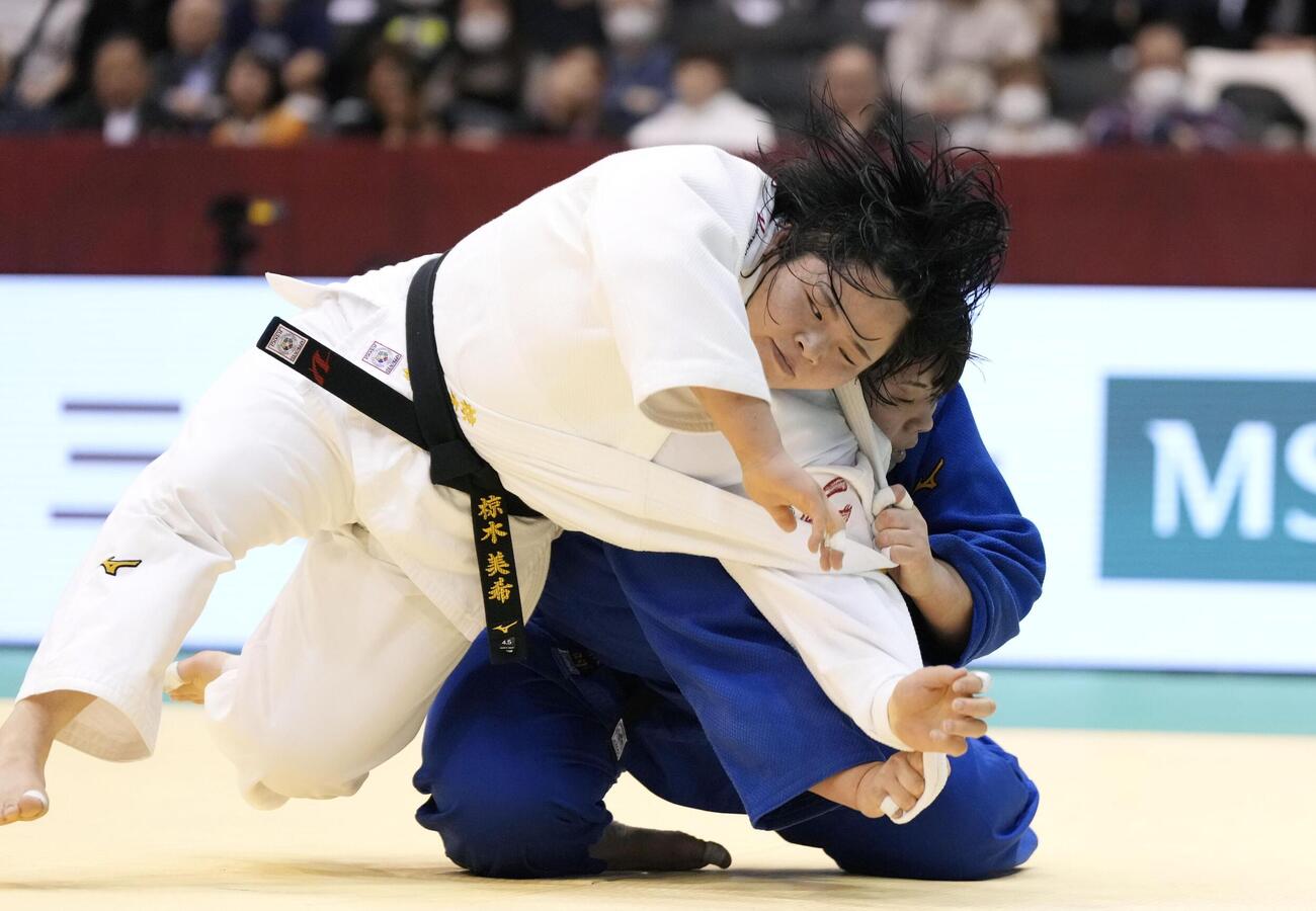 女子78 キロ 超級決勝　素根輝（右）に敗れた椋木美希