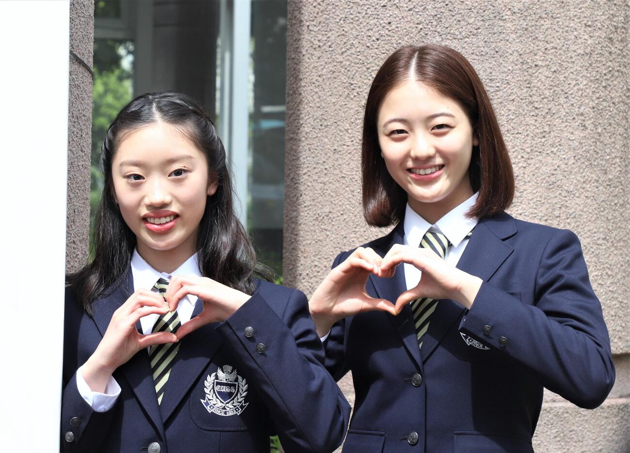 中京大中京高の入学式に出席した岡田（左）と上薗（撮影・藤塚大輔）