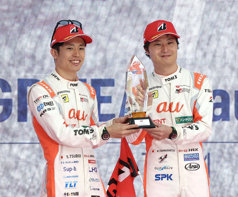 昨年GT500クラス総合優勝を果たした坪井翔（左）と山下健太。今季はチーム4連覇を狙う