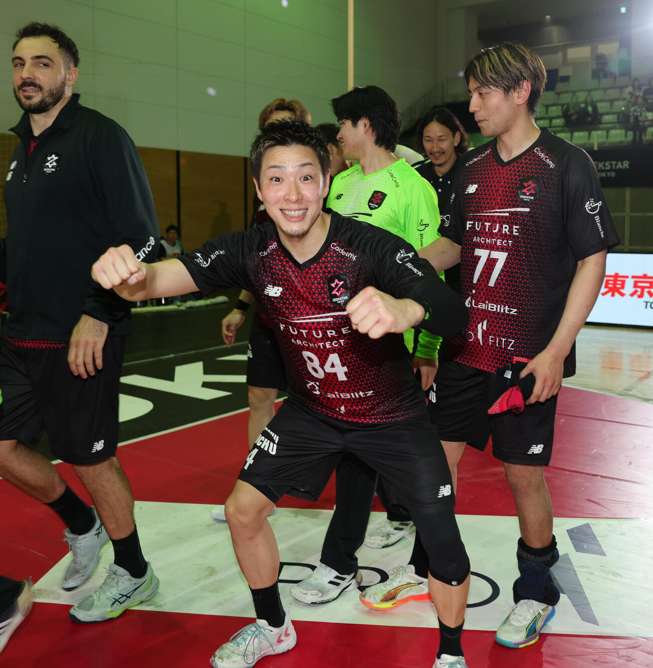 プレーオフ進出を決め笑顔のジークスター東京・柴山（撮影・水谷安孝）