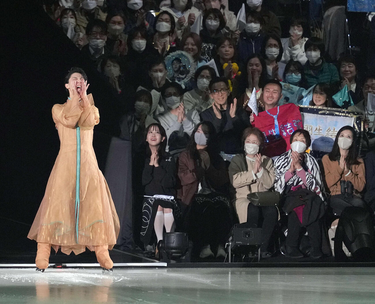 1部終了であいさつをする羽生結弦さん（撮影・たえ見朱実）