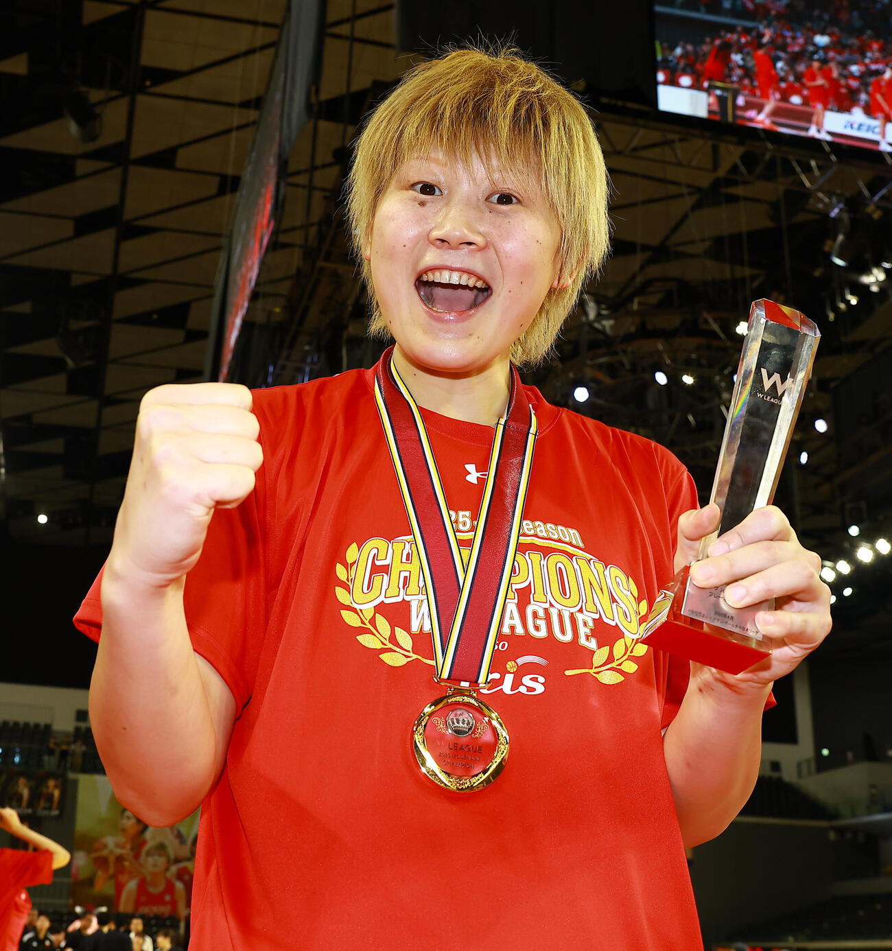 トヨタ自動車対デンソー　優勝し喜ぶデンソー高田（撮影・野上伸悟）