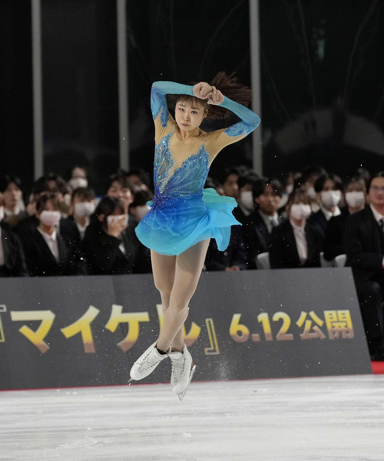 木下グループ入社式でパフォーマンスを披露する島田麻（撮影・小島史椰）