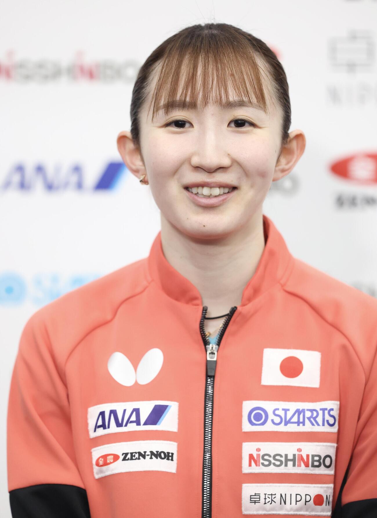笑顔で質問に答える早田ひな（撮影・河田真司）