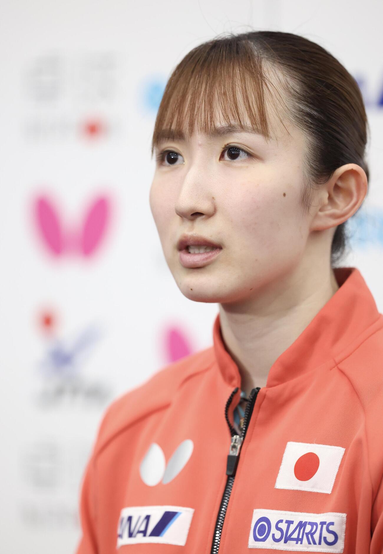 質問に答える早田ひな（撮影・河田真司）