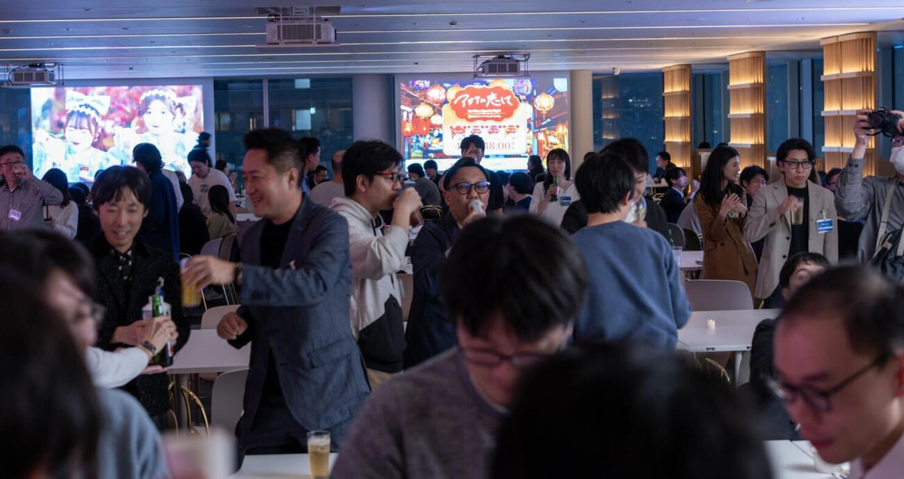 盛況のGMOサイン×ロッテ異色コラボ会場で交流する参加者たち
