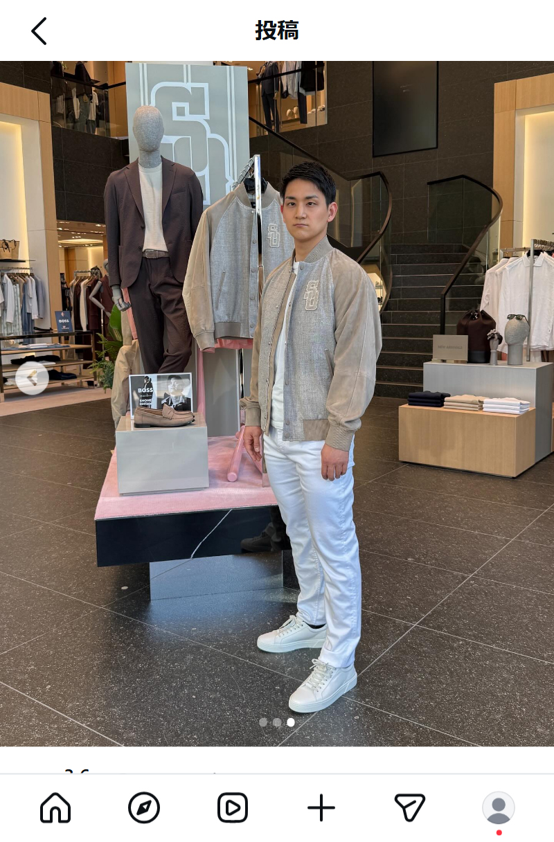 「BOSS　SELECTED　BY大谷翔平」のベージュのボンバージャケットに白パンツを合わせたさわやかな姿（木原龍一のインスタグラムから）