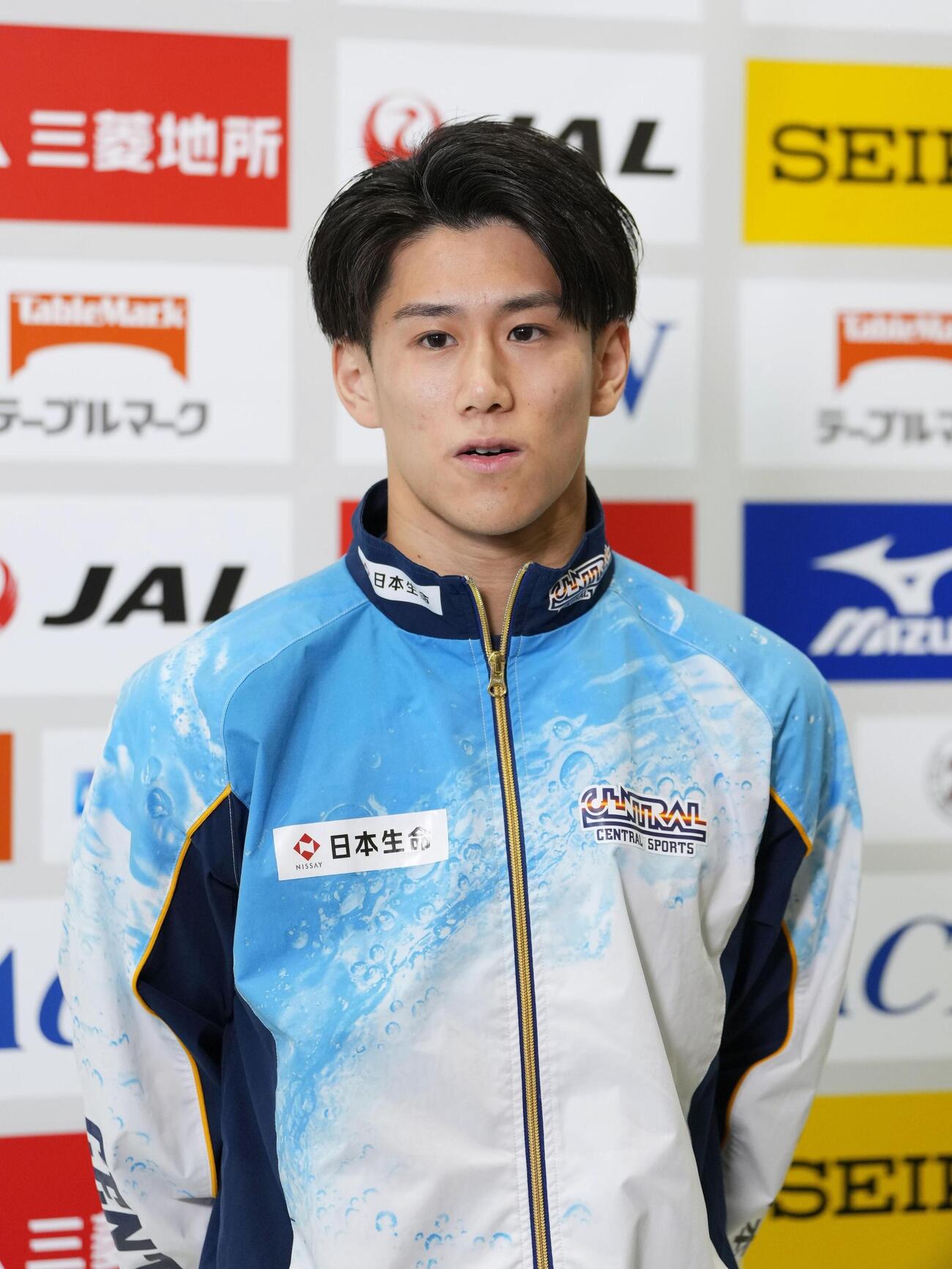 取材に応じる橋本大輝（共同）