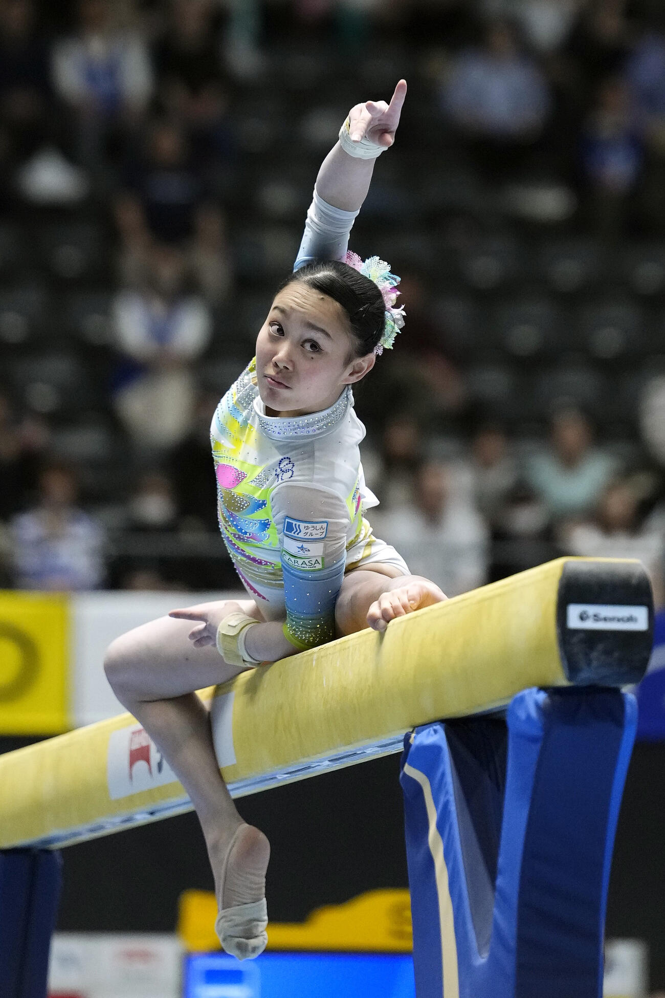 女子個人総合で初優勝した西山実沙の平均台（共同）