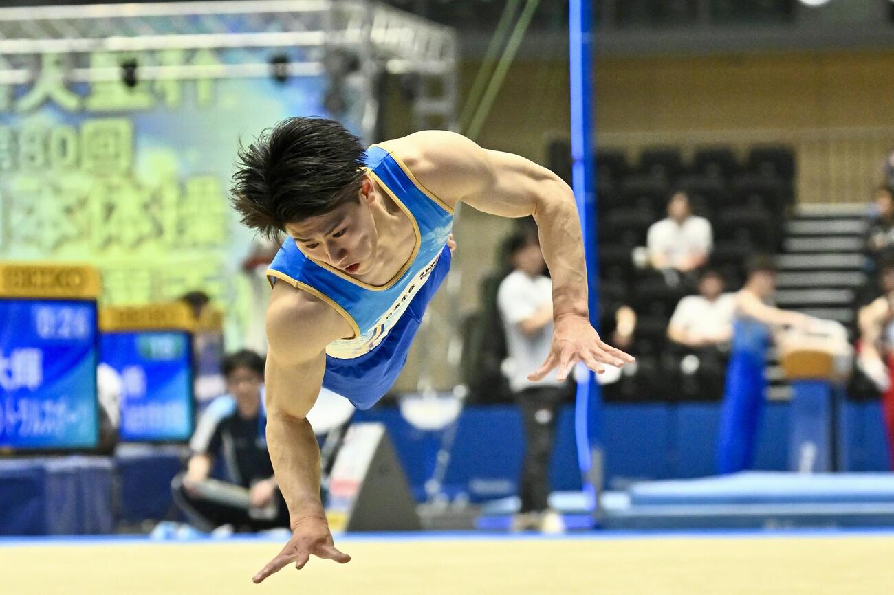 床運動の演技をする橋本＝2026年4月19日
