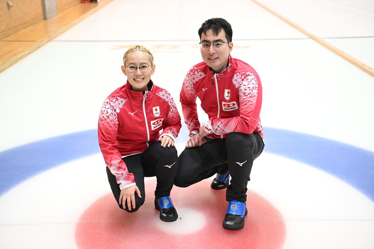 カーリング混合ダブルス世界選手権に出場する小穴桃里（左）青木豪組（C）JCA／H．IDE