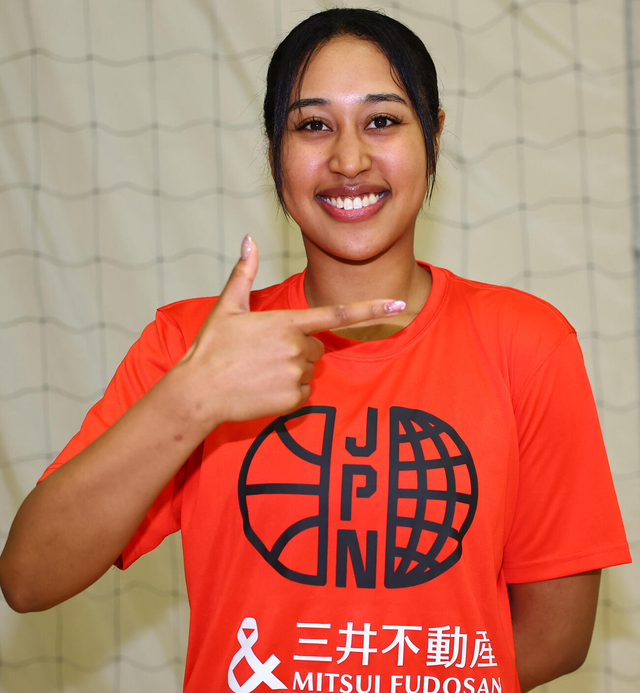 3人制バスケットボール日本代表の公開練習で、初選出の田中平和はトヨタ自動車所属とあって、笑顔でレクサスポーズ（撮影・野上伸悟）