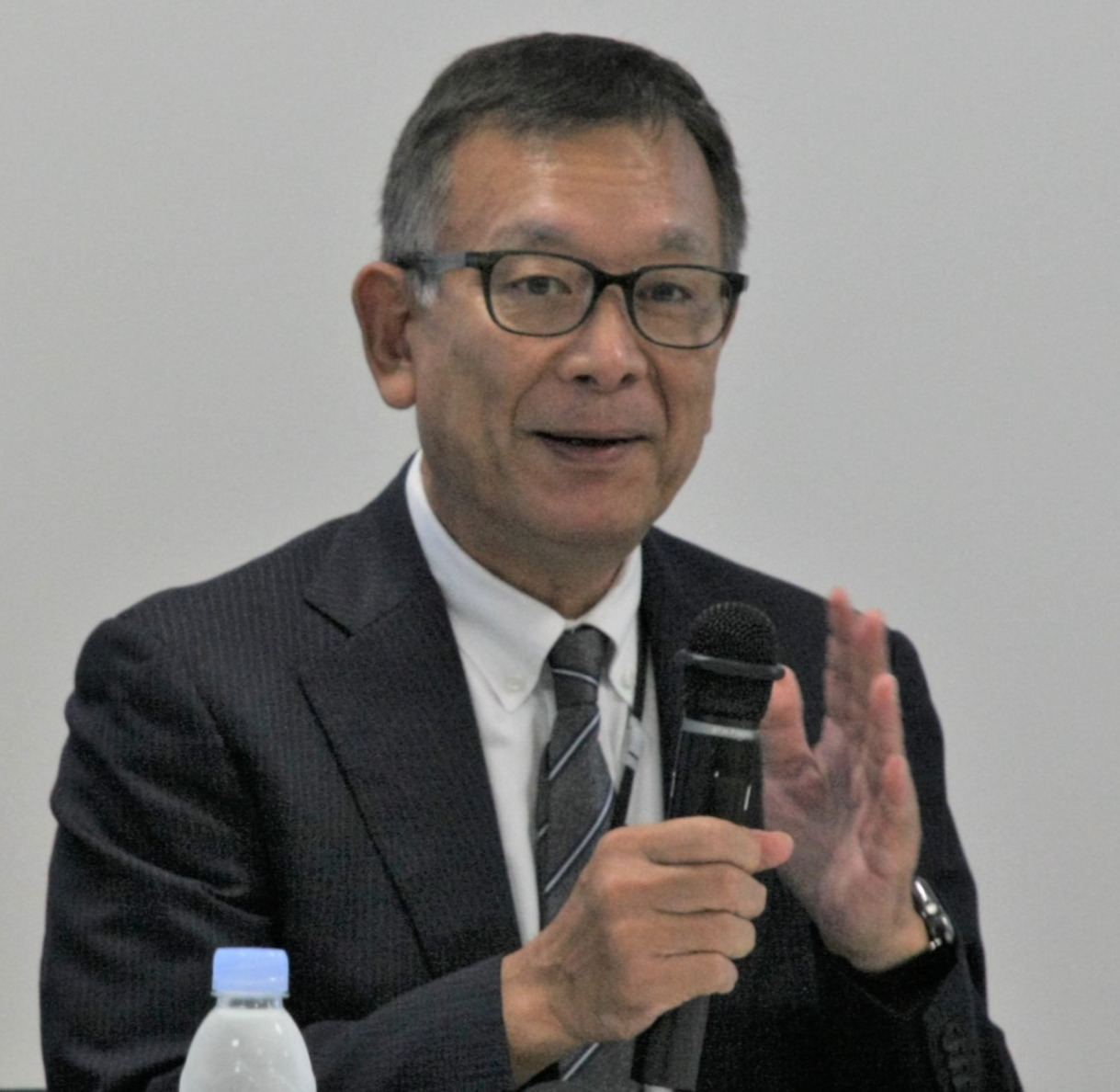 日本バドミントン協会の村井満会長（2024年10月）