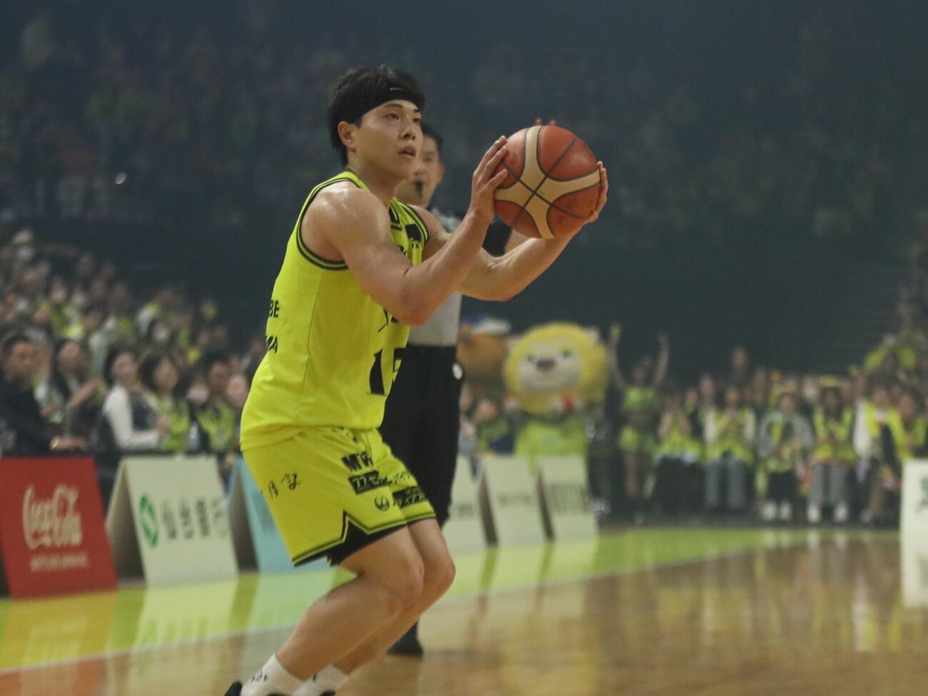 仙台対横浜　3点シュートを狙う仙台・渡辺翔太＝2026年4月26日