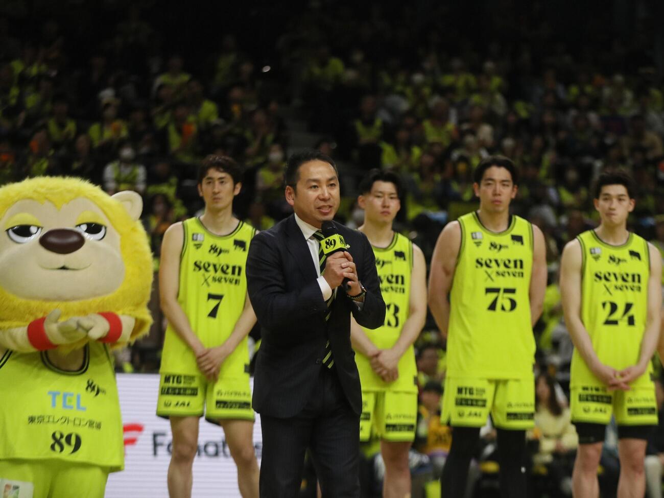 仙台対横浜　ホーム最終戦であいさつをする仙台志村雄彦社長＝2026年4月26日